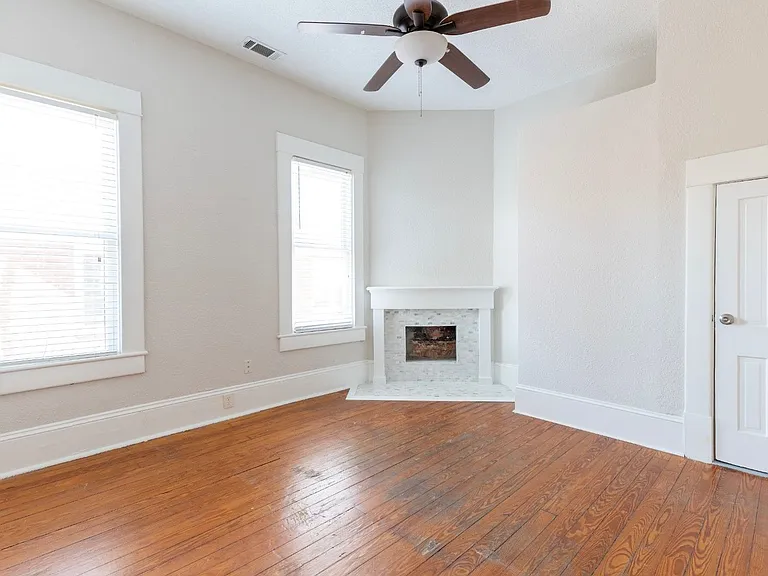 1016 E Anderson St — Photo 32
