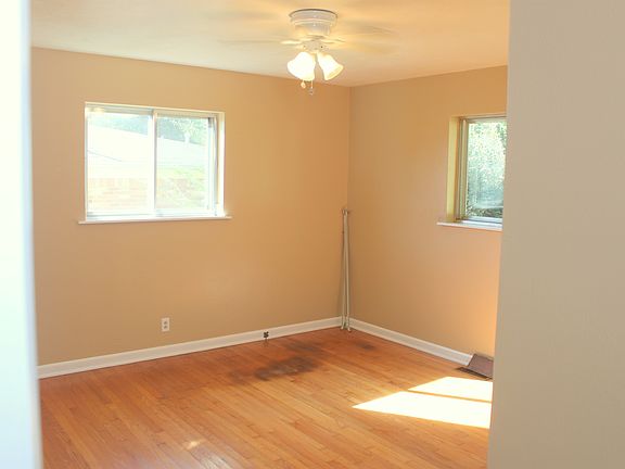 4th image of 108 Camellia St
