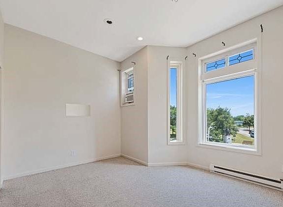 5th image of 4106 S Lake Park Ave Floor 2