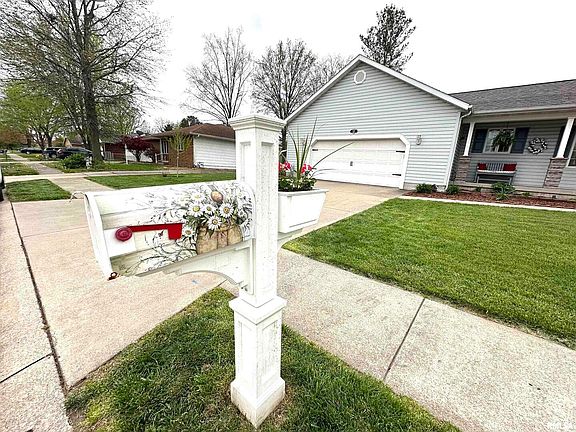 3rd image of 528 Briarwood Dr