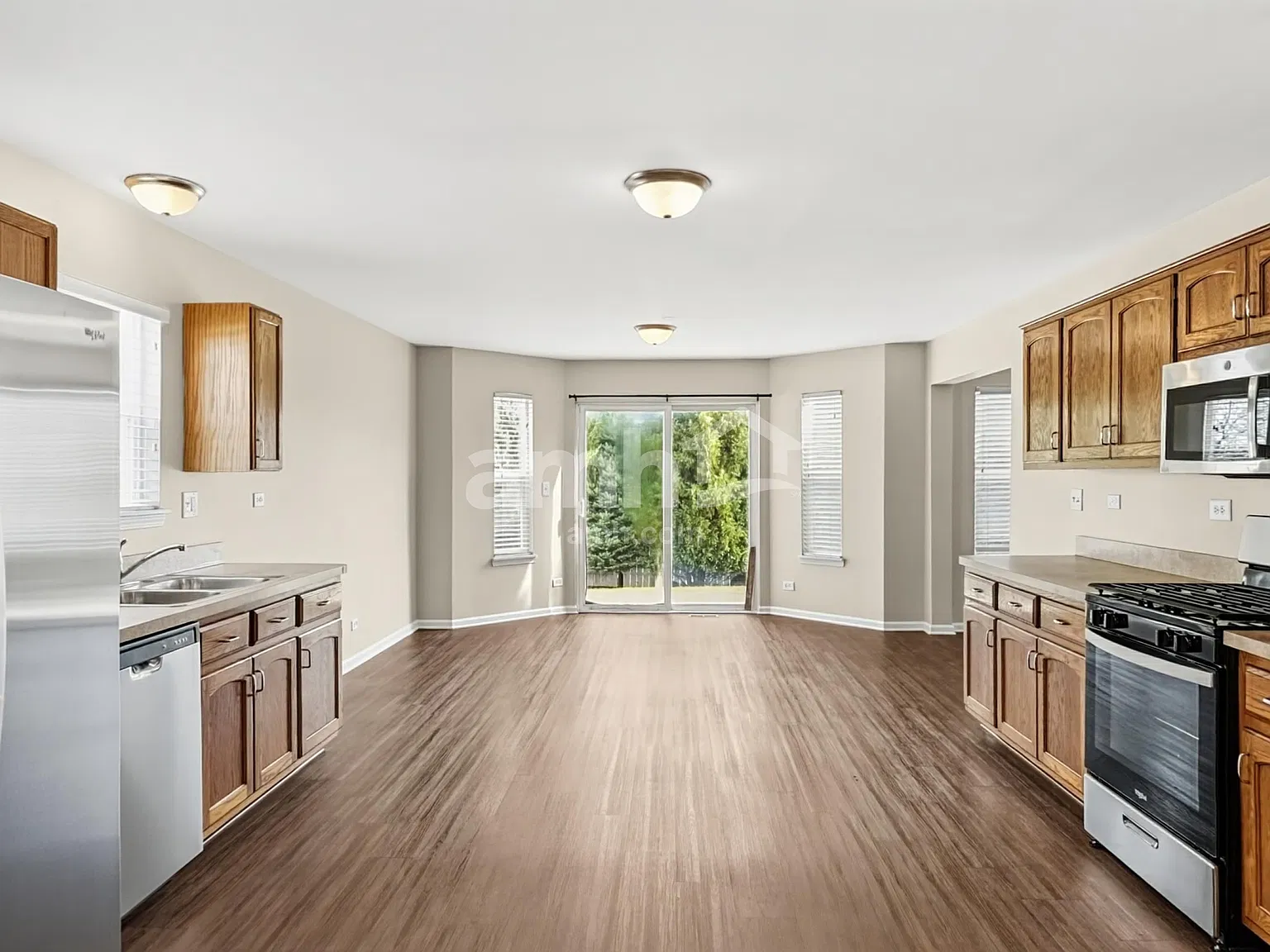 4 bed, 2.5 bath, 2245 sqft, $3,310 — Photo 4