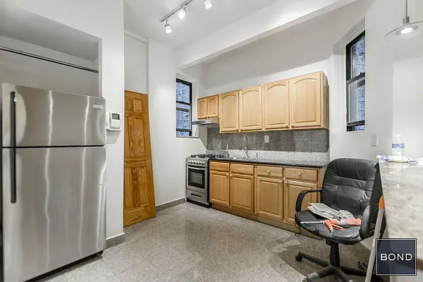 Rented by Bond New York | media 5