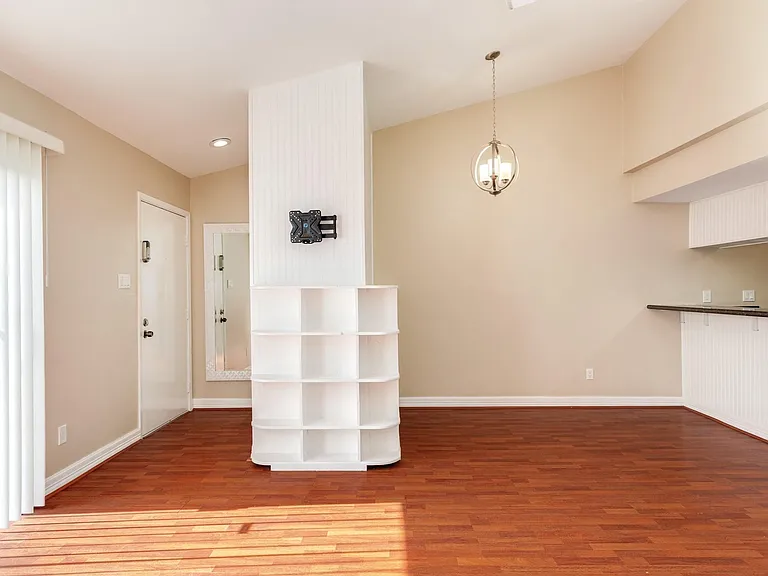 7140 N Holiday Dr — Photo 12