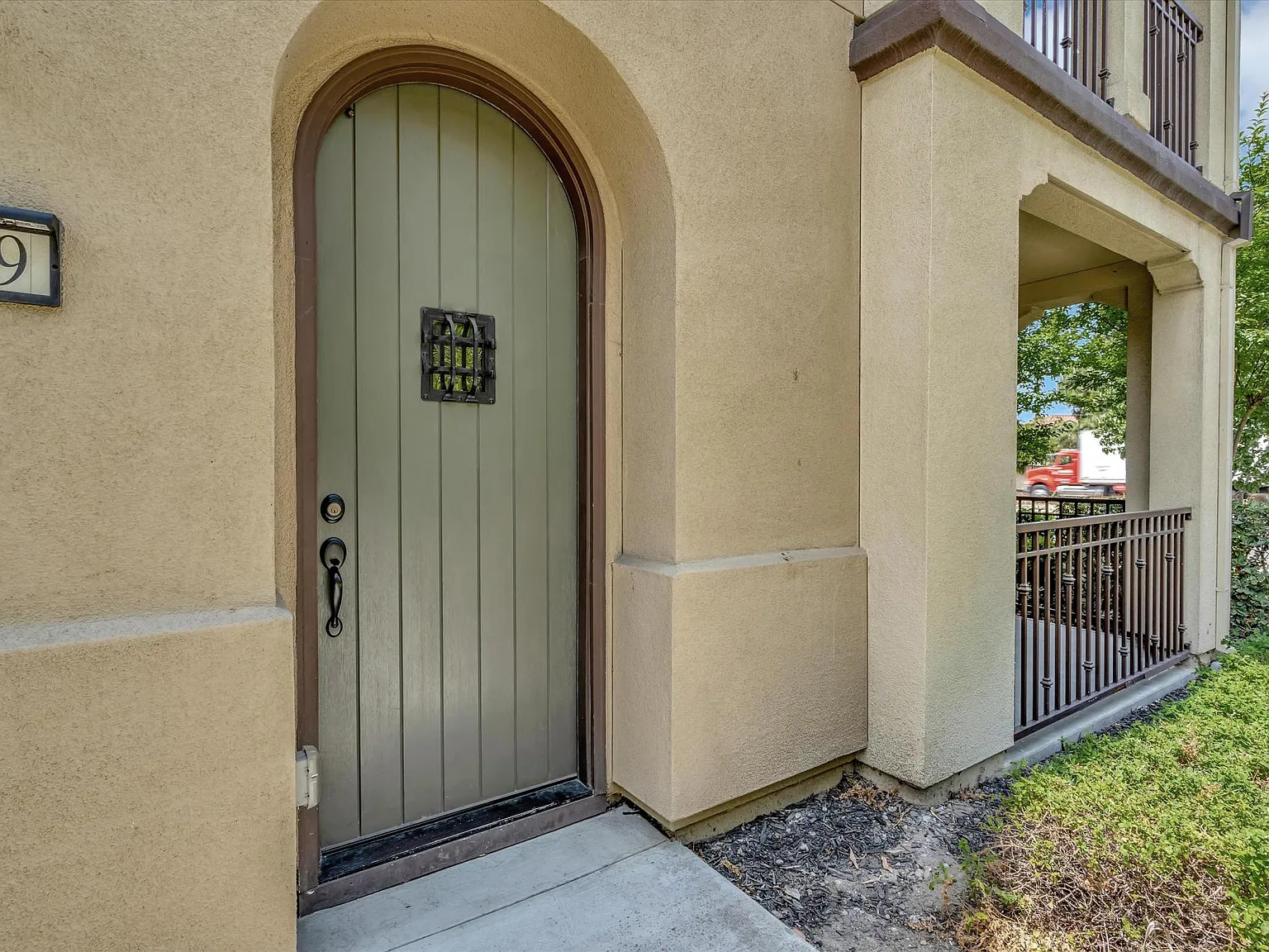 4 bed, 3.5 bath, 2010 sqft, $4,699 — Photo 4