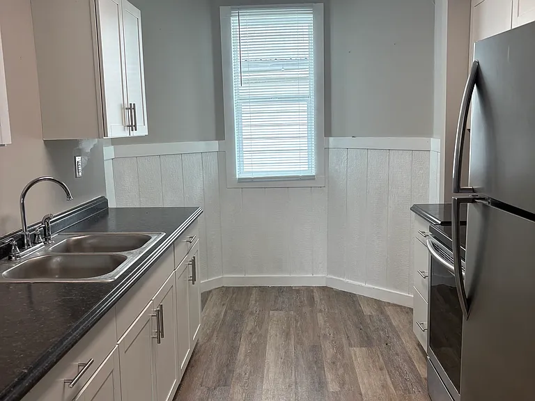 150 Front St SW — Photo 2