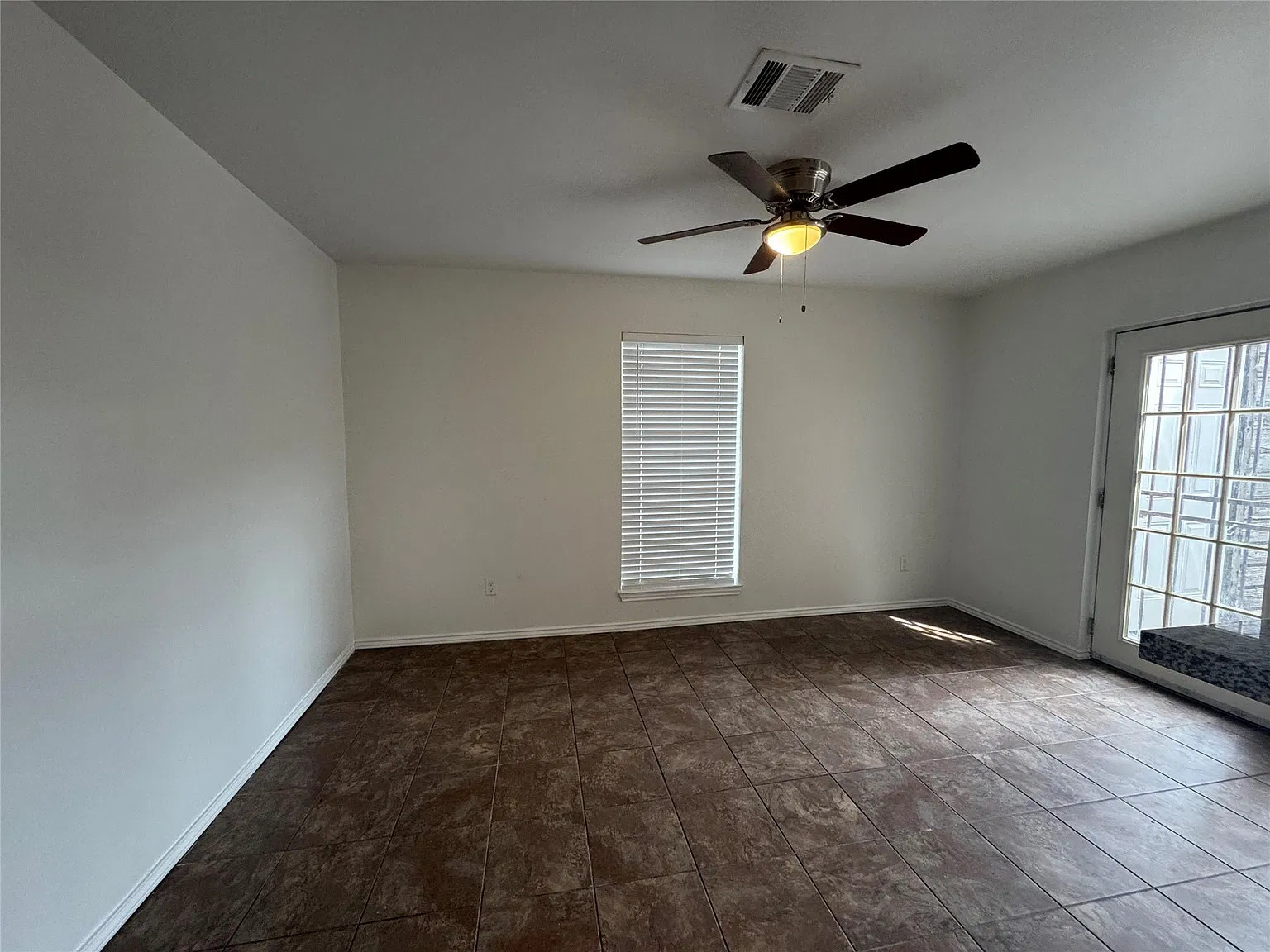 2 bed, 2.5 bath, 1272 sqft, $1,500 — Photo 3