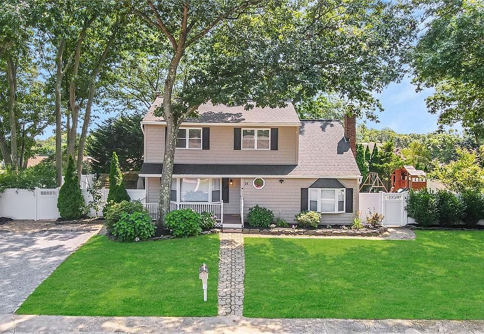 1st image of 25 Smithtown Crescent