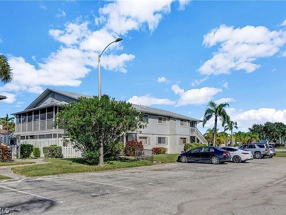 4th image of 5761 Foxlake Dr APT F