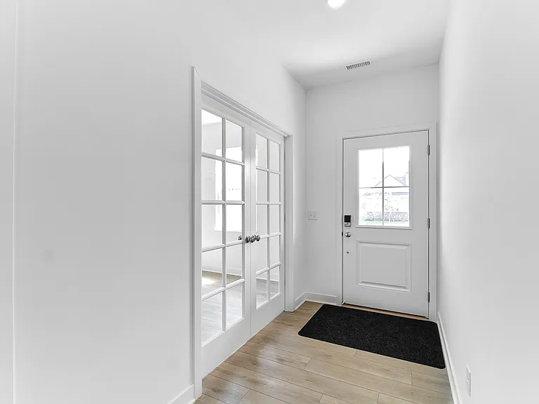 422 Eisenhower St — Photo 3