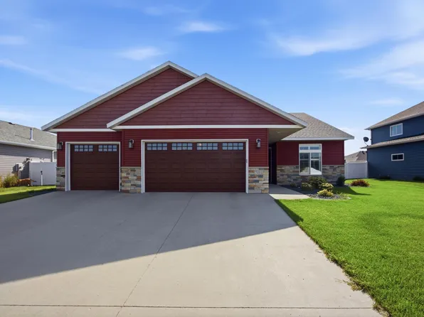 7032 26th St S, Fargo, ND 58104