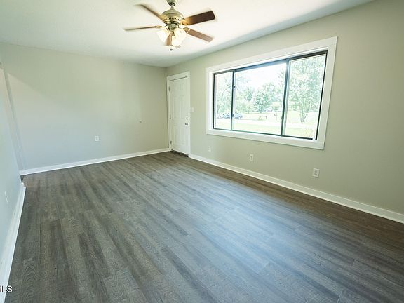 5th image of 211 Chestnut Rd