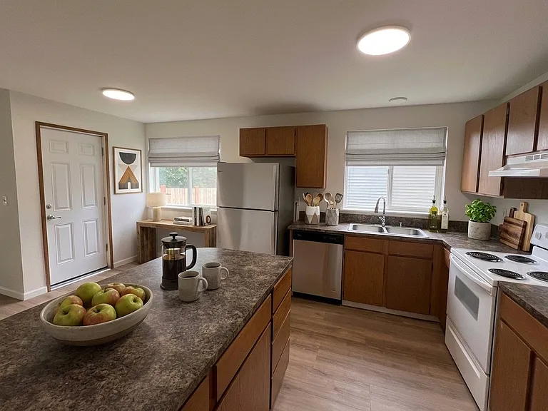 10232 Dakota Way #B — Photo 4