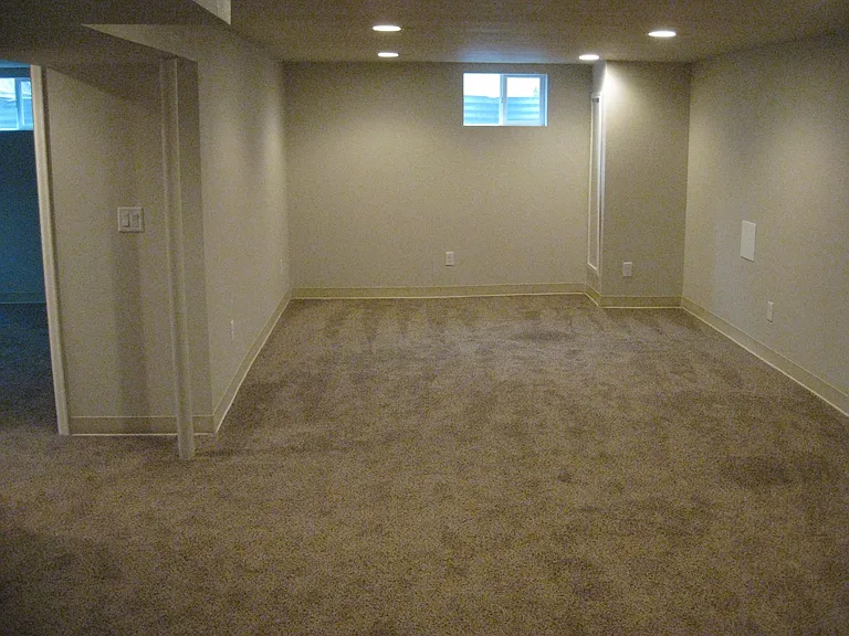 1335 Revere St — Photo 9