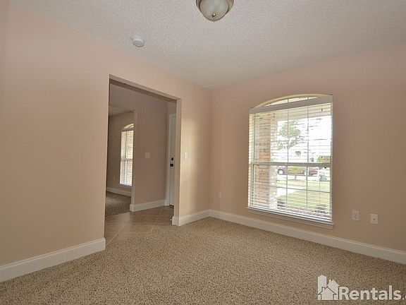 5th image of 46 Butterfield Dr