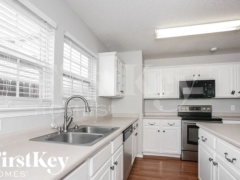 10851 Zimmerman Ln — Photo 7