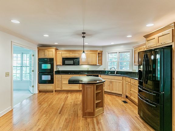 3rd image of 3203 Birdnest Ct NE