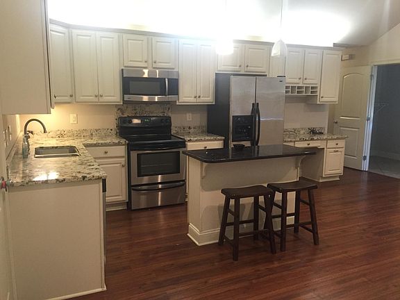 4th image of 402 37th St
