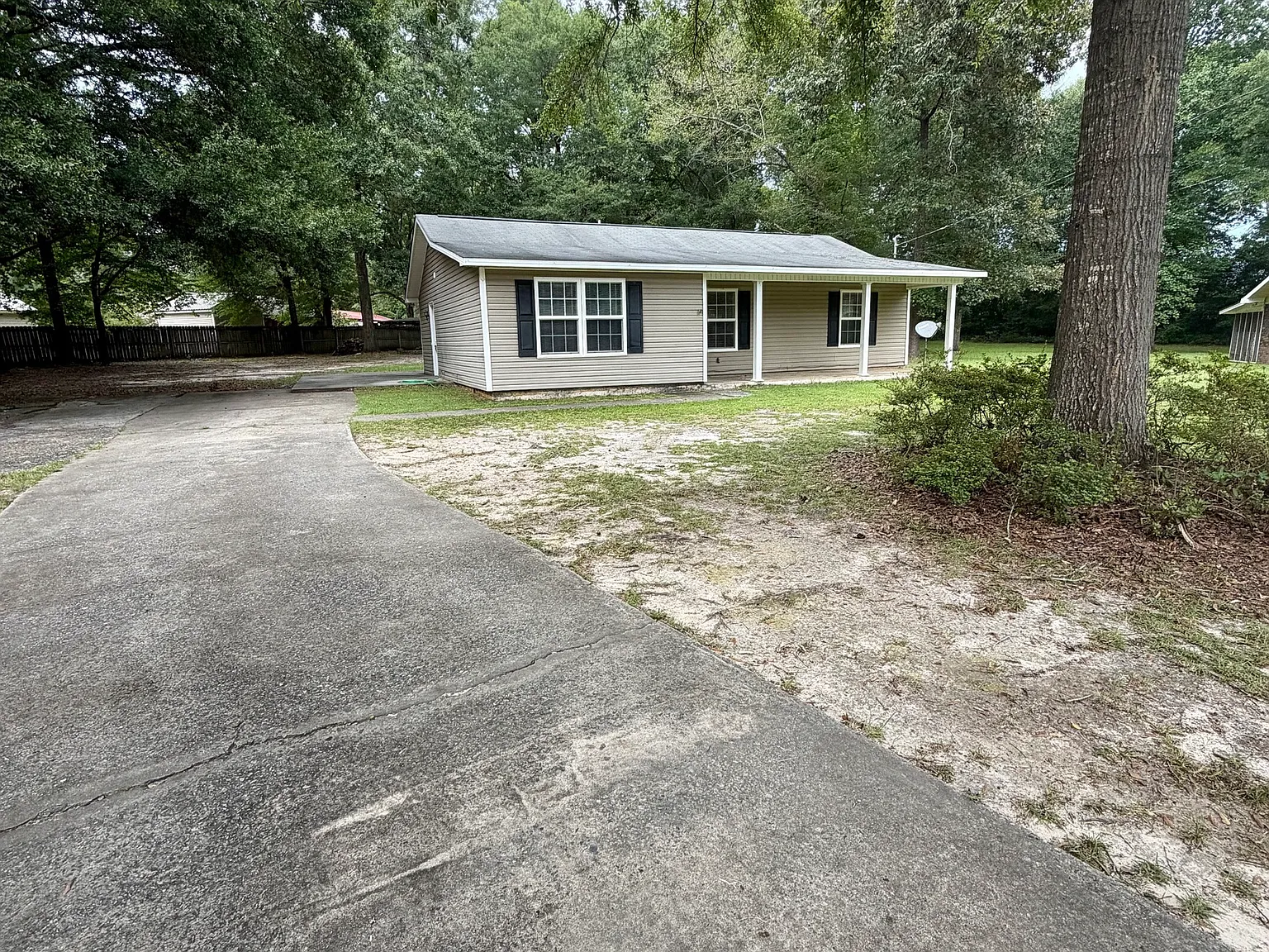 3 bed, 2.0 bath, 1230 sqft, $1,550 — Photo 2