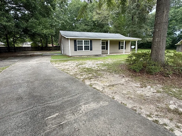 513 Cherokee Ct — Photo 2