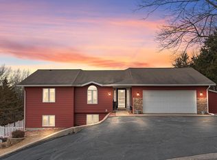 W7832 Summit Dr, Pardeeville, WI 53954