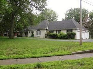 1118 Ridgeway Dr, Liberty, MO 64068