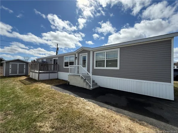 11 Ivory Ct, Woodstock, NB E7M 0G5