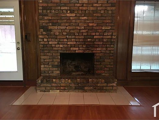 3rd image of 190 Lakeview Dr
