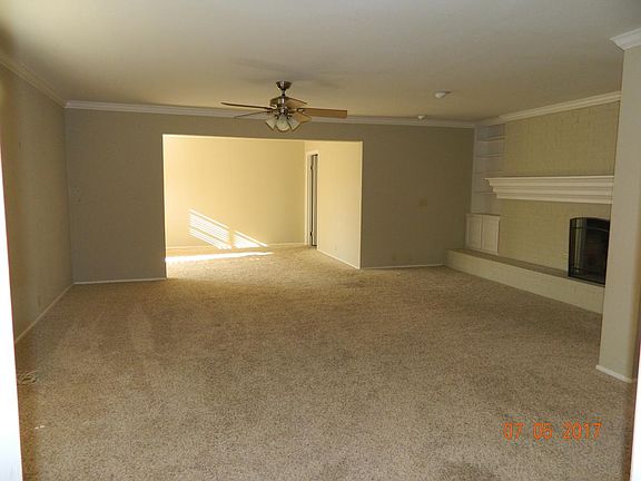 Living room / sun or dining room