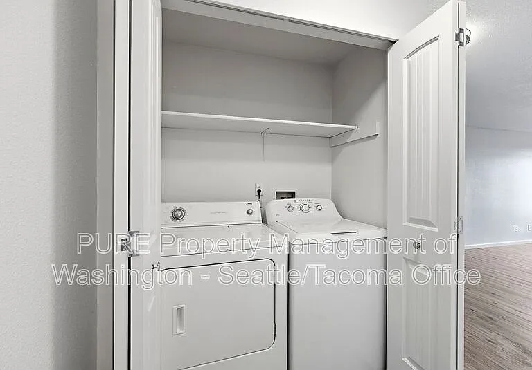 6601 S 8th St — Photo 20