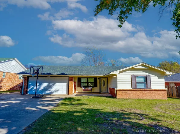 518 Rebecca Ln, Ada, OK 74820