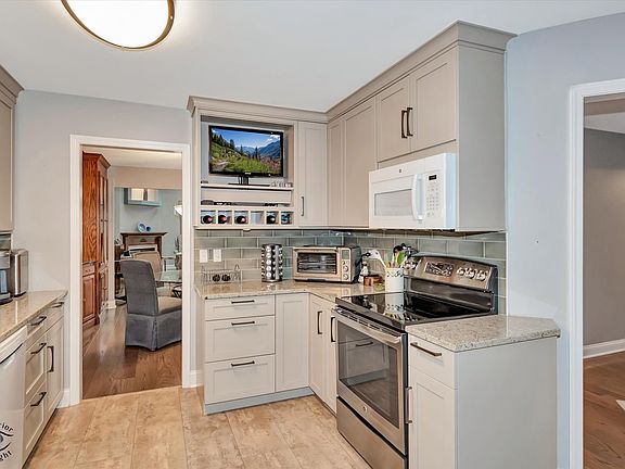 5th image of 14727 Golf Rd