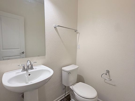 2nd image of 1517 S Dallas Cir