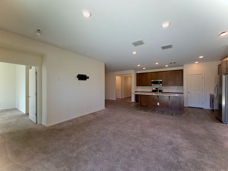 4523 N 92nd Ave — Photo 8