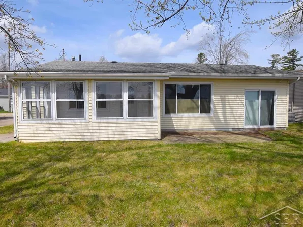 5713 Island Dr, Beaverton, MI 48612