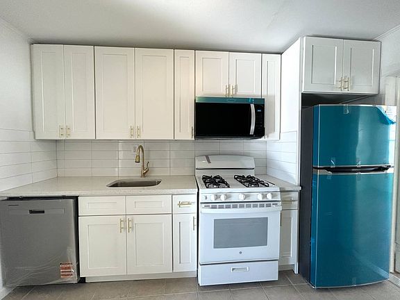 5th image of 681 Rhinelander Ave #2A