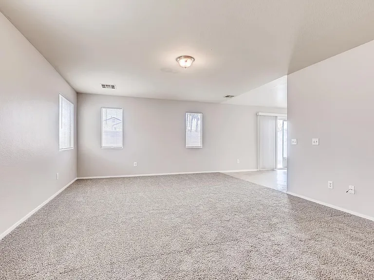 5424 Pepperpike Ave — Photo 2