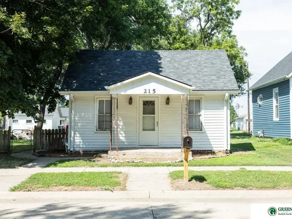 215 N Burlington Ave, York, NE 68467