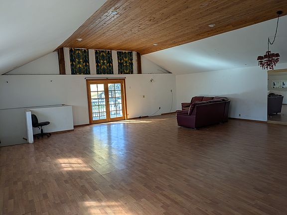 3rd image of 213 E Quarterhorse Ln #2