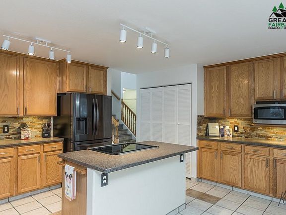 3rd image of 2235 Armorica Dr