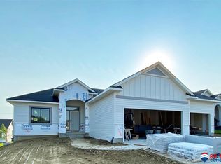 6650 Cavvy Rd, Lincoln, NE 68516