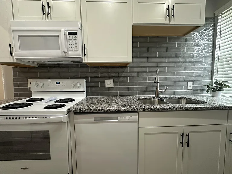 1123 Sidney St — Photo 11