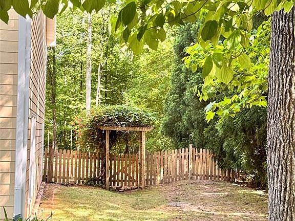 4th image of 266 Lantern Ridge Ct