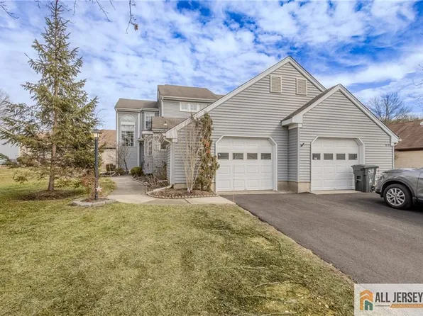 30 Rothwell Dr #B, Monroe Township, NJ 08831