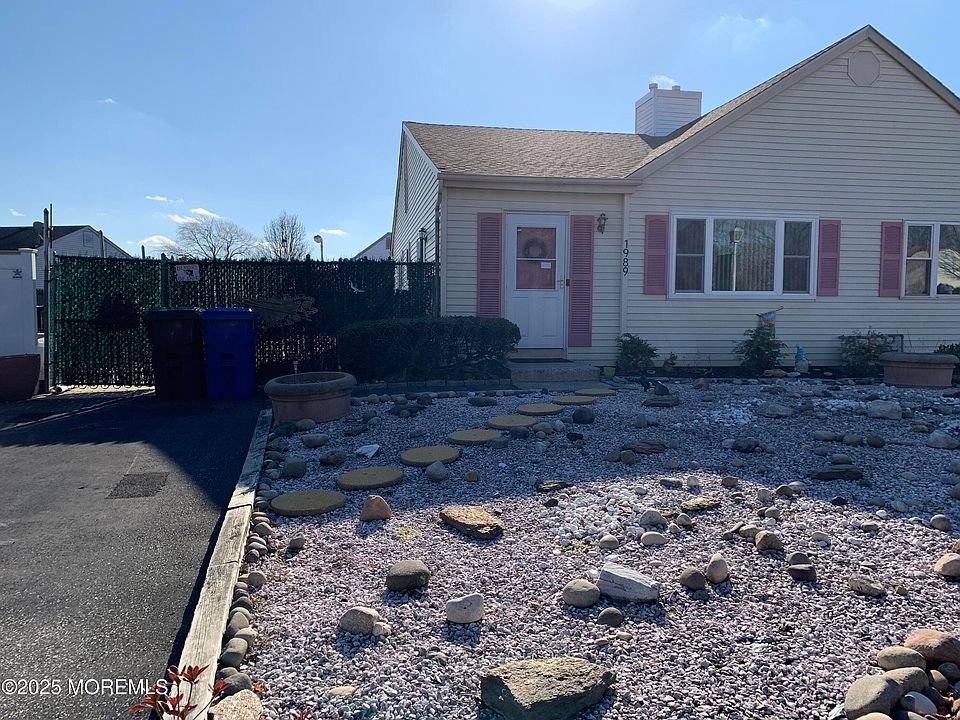 1st image of 1989 Lamplighter Drive