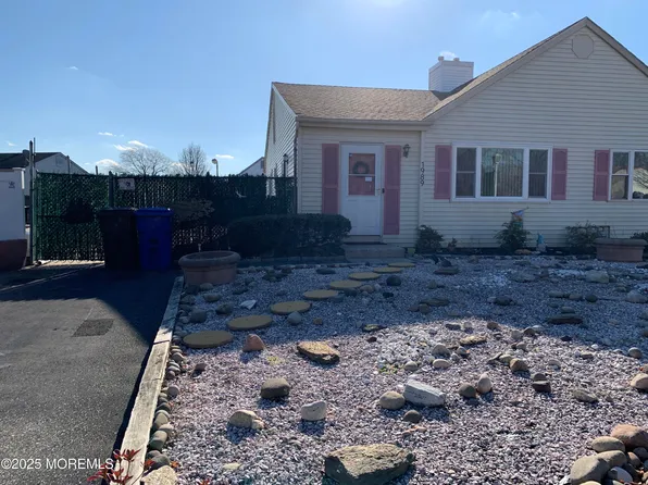 1989 Lamplighter Drive, Toms River, NJ 08753