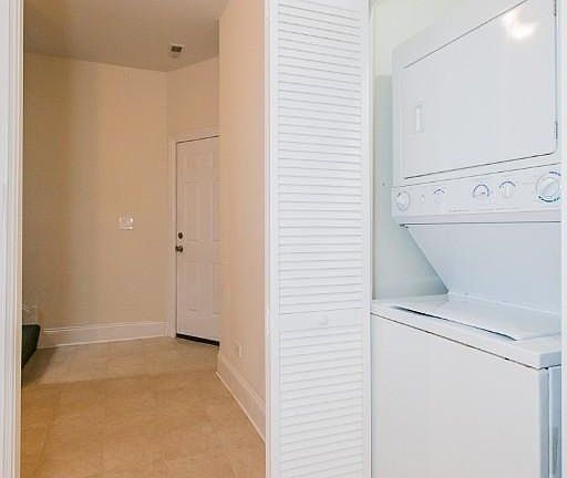 5th image of 6319 N Artesian Ave #1W5
