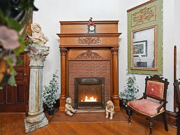15th image of 1823 S Broadway St