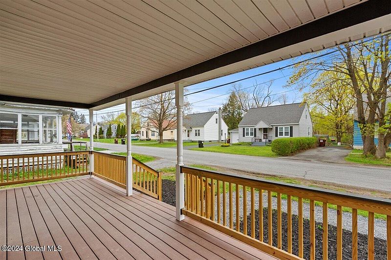 5th image of 710 Pleasantview Avenue