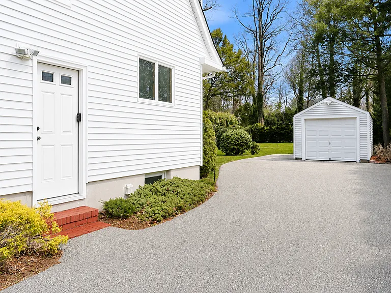 24 Palmer Ave — Photo 13