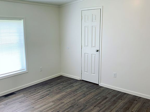 5th image of 919 Rose Dr